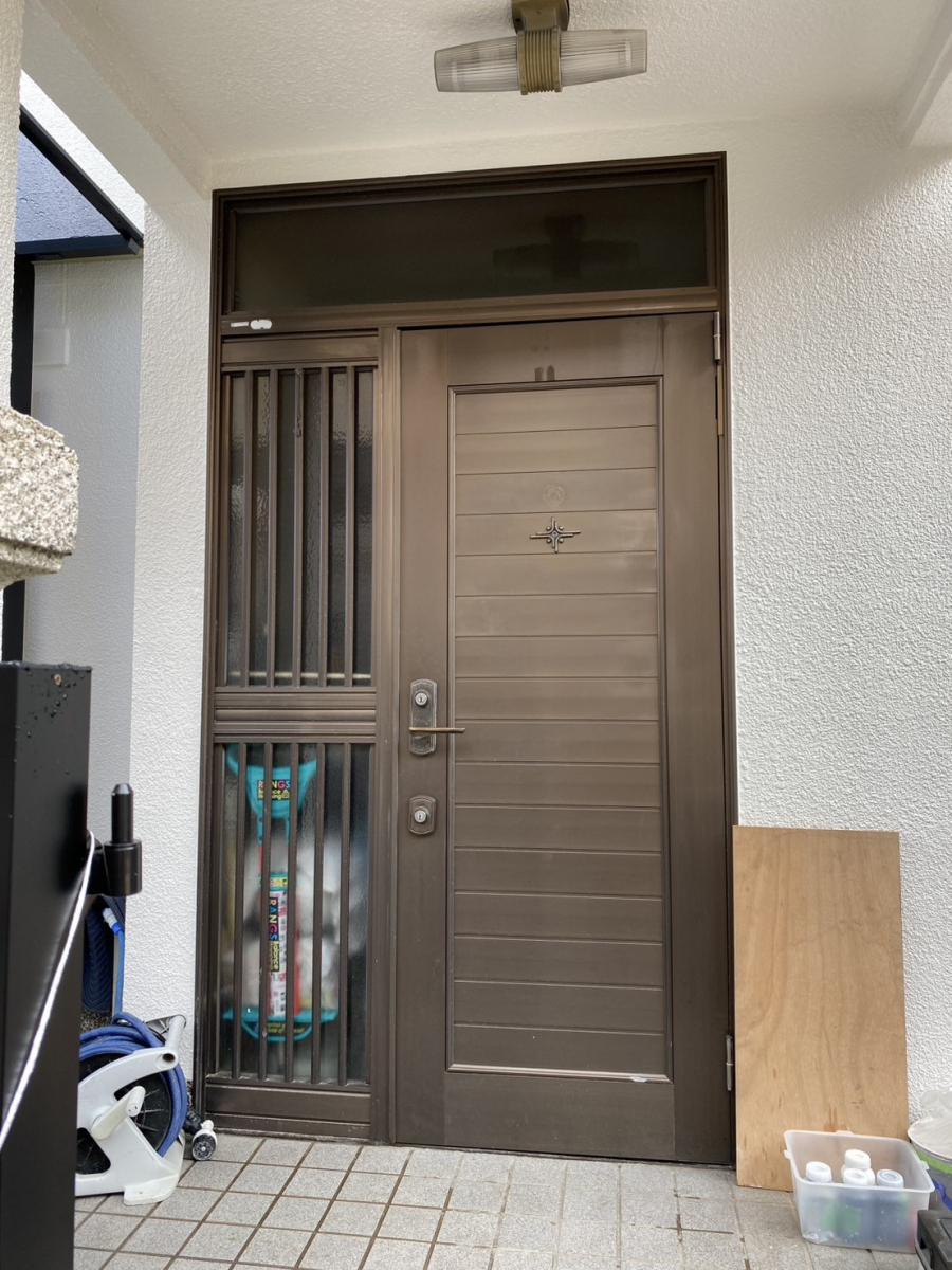 REGALO(レガロ)の建付が悪く鍵がかからない。老朽化した玄関ドアを取り替えたい!の施工前の写真1