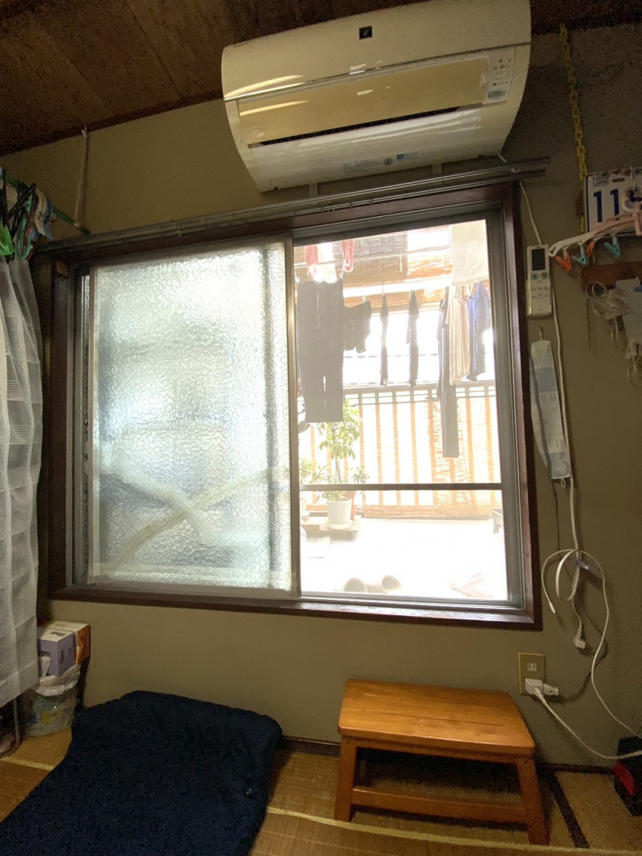 REGALO（レガロ）の夏暑い冬寒い！お得に高断熱な窓に取り替えたい！の施工前の写真1