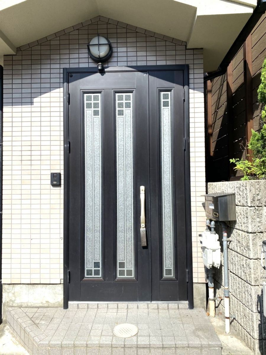 REGALO(レガロ)のリシェントでラクラク!電子錠付き玄関ドアへのお取替え!|の施工前の写真1