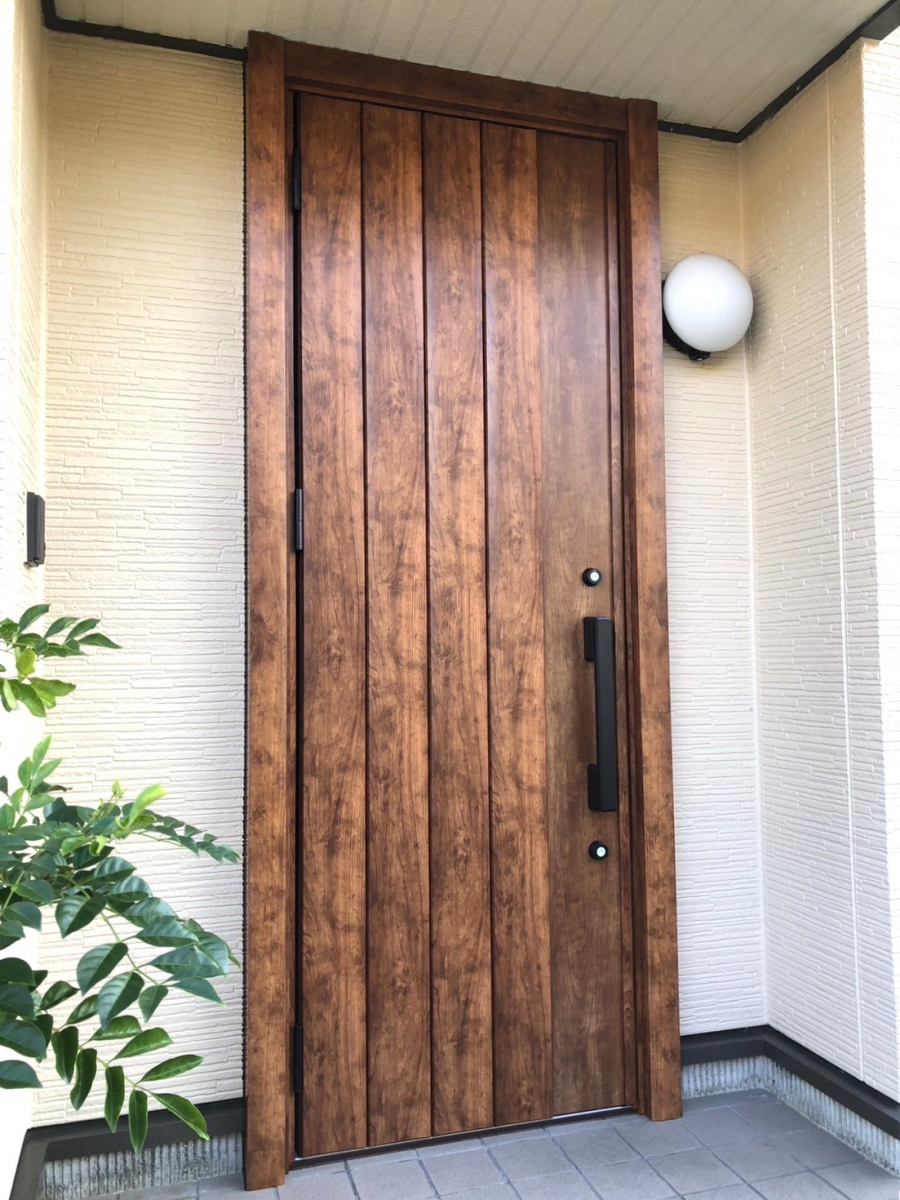 REGALO（レガロ）の補助金を使ってお得にリフォーム！断熱玄関ドアへのお取替え☆の施工後の写真1