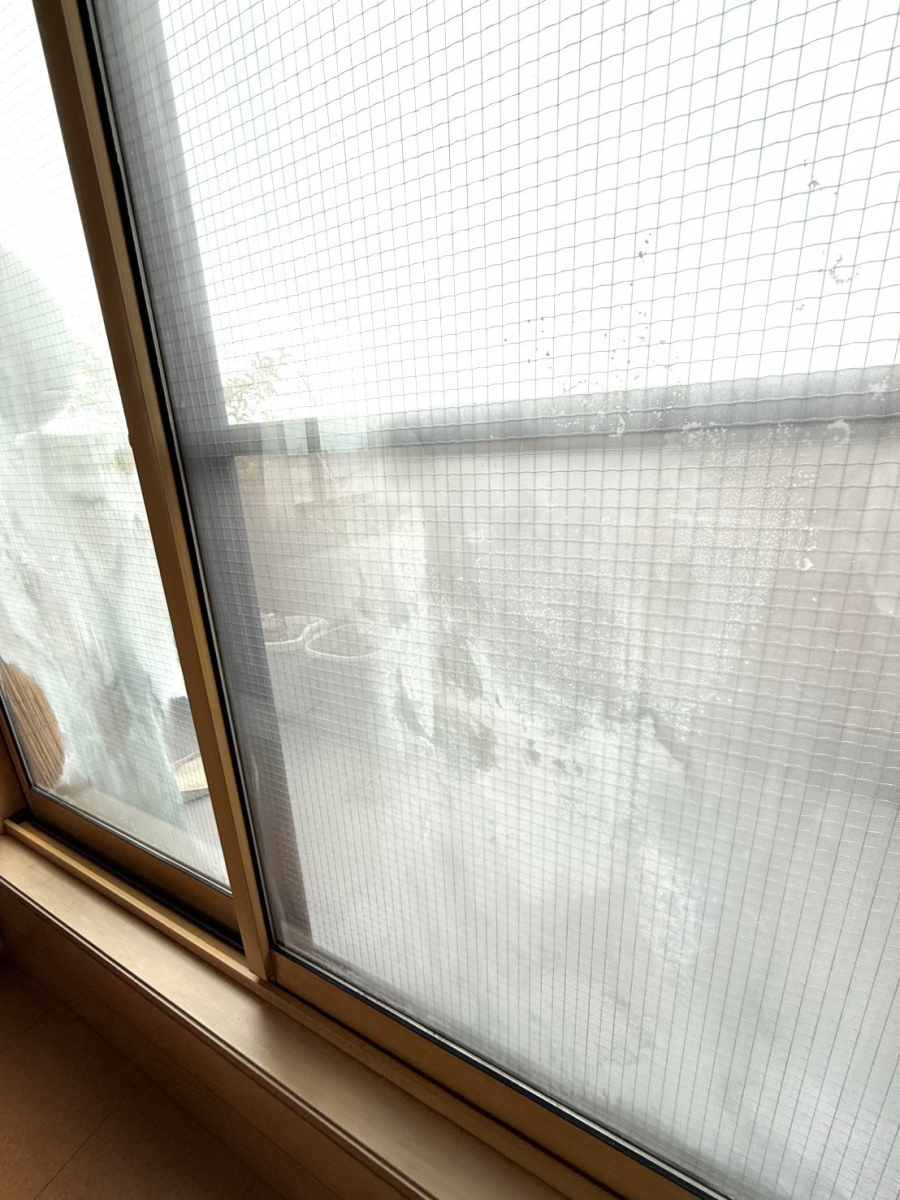 REGALO（レガロ）の結露で汚れた窓ガラスを交換したい！の施工前の写真2