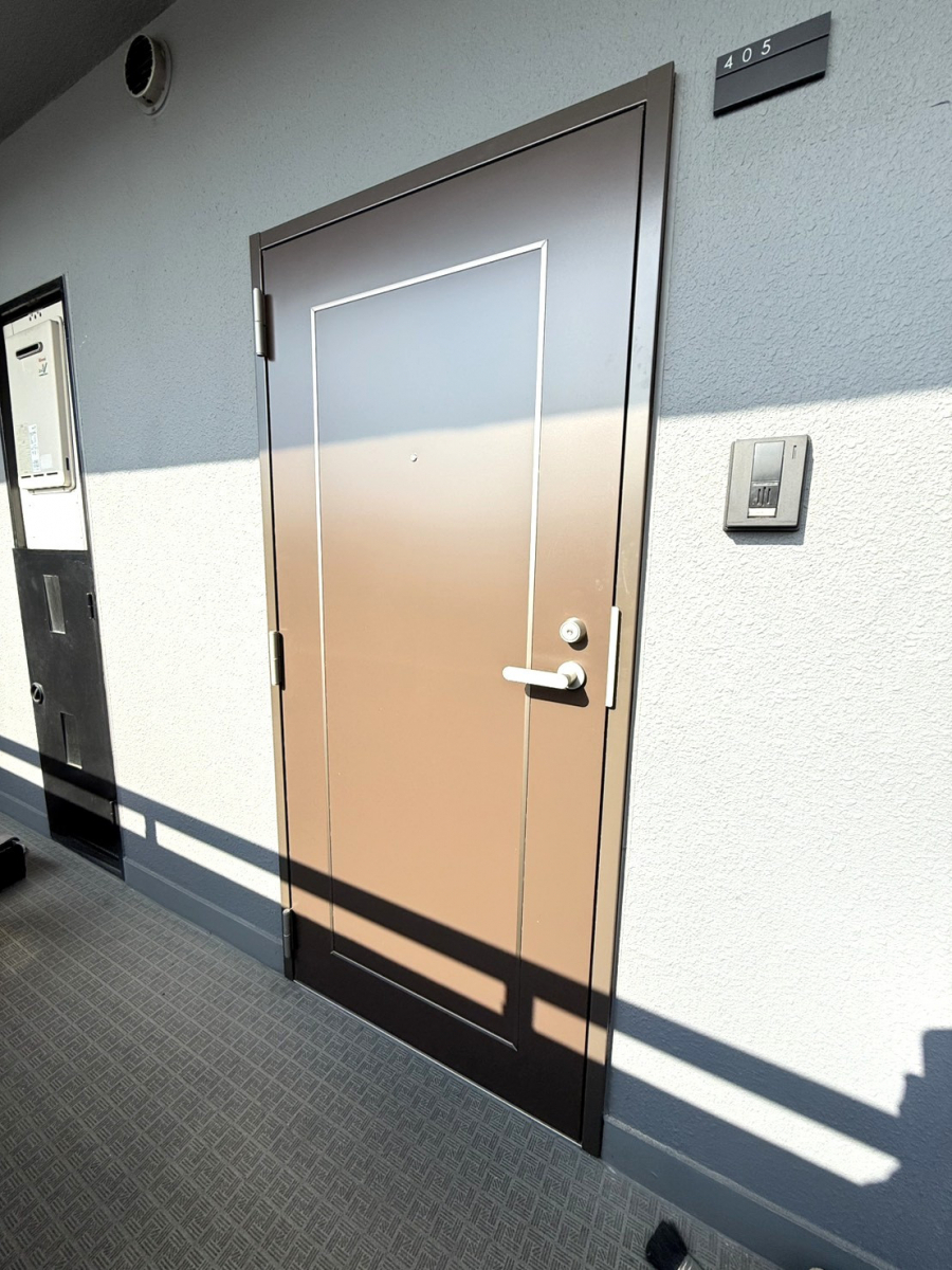 REGALO（レガロ）の鍵がかかりにくい、老朽化した玄関ドアを取り替えたい！の施工後の写真1