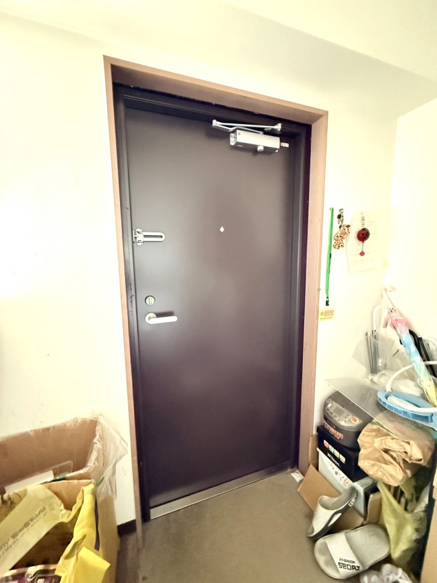 REGALO（レガロ）の鍵がかかりにくい、老朽化した玄関ドアを取り替えたい！の施工後の写真2