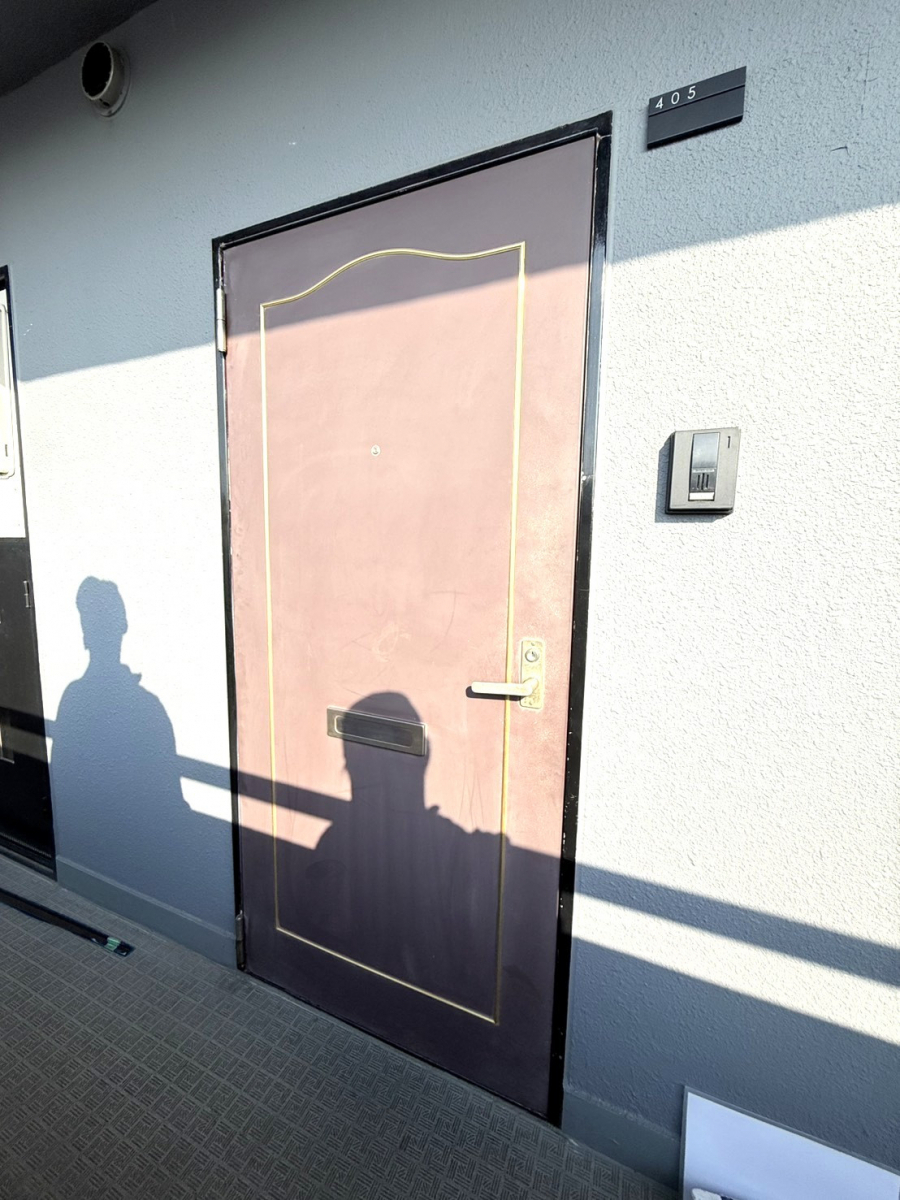 REGALO（レガロ）の鍵がかかりにくい、老朽化した玄関ドアを取り替えたい！の施工前の写真1