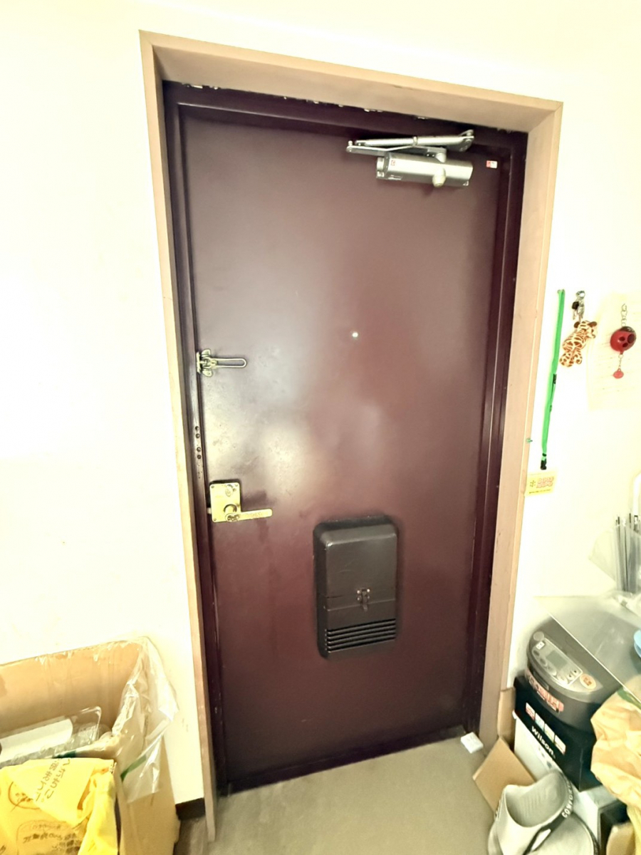 REGALO（レガロ）の鍵がかかりにくい、老朽化した玄関ドアを取り替えたい！の施工前の写真2