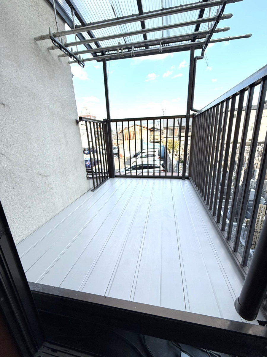 REGALO（レガロ）のベランダ☆ピカピカ！床材の張替え！の施工後の写真1