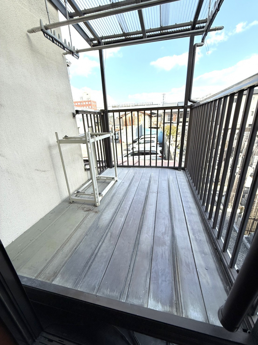 REGALO（レガロ）のベランダ☆ピカピカ！床材の張替え！の施工前の写真1