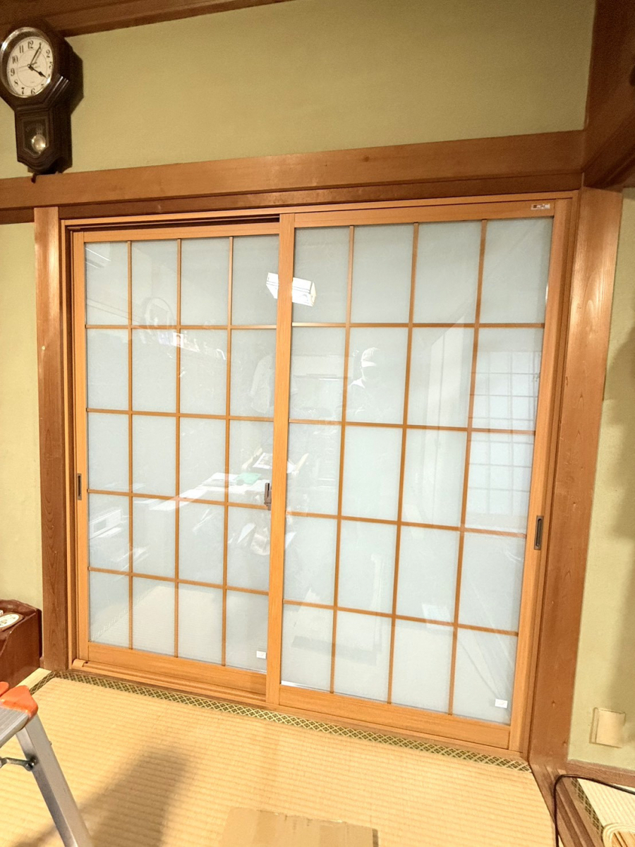 REGALO（レガロ）の和紙調格子入りガラス☆内窓インプラスの施工後の写真1