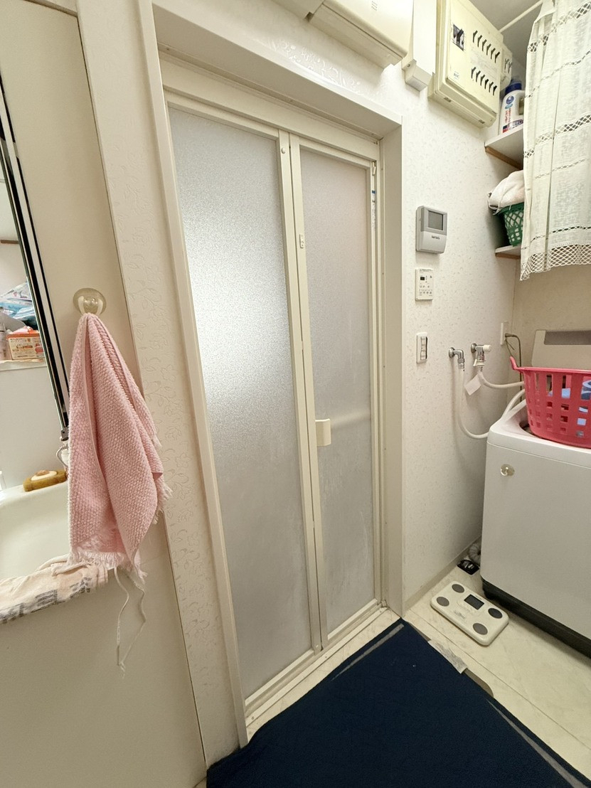 REGALO（レガロ）の浴室折り戸ドアのお取替え！の施工前の写真1