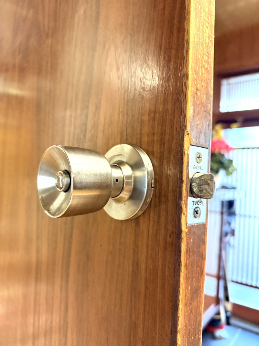REGALO（レガロ）の回りにくいドアノブを交換したい！の施工前の写真1
