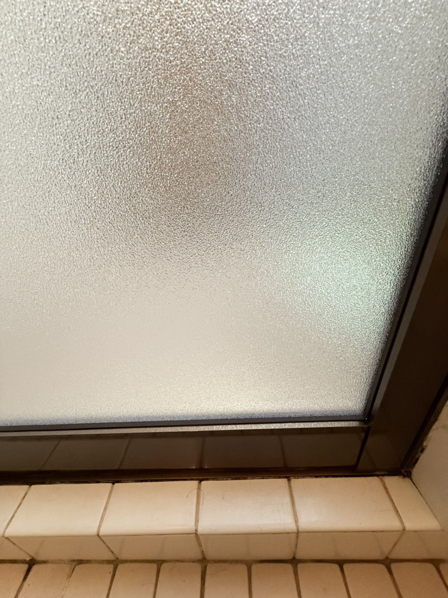 REGALO（レガロ）の浴室ドアのお取替え☆シンプル ロンカラー浴室ドアの施工後の写真1