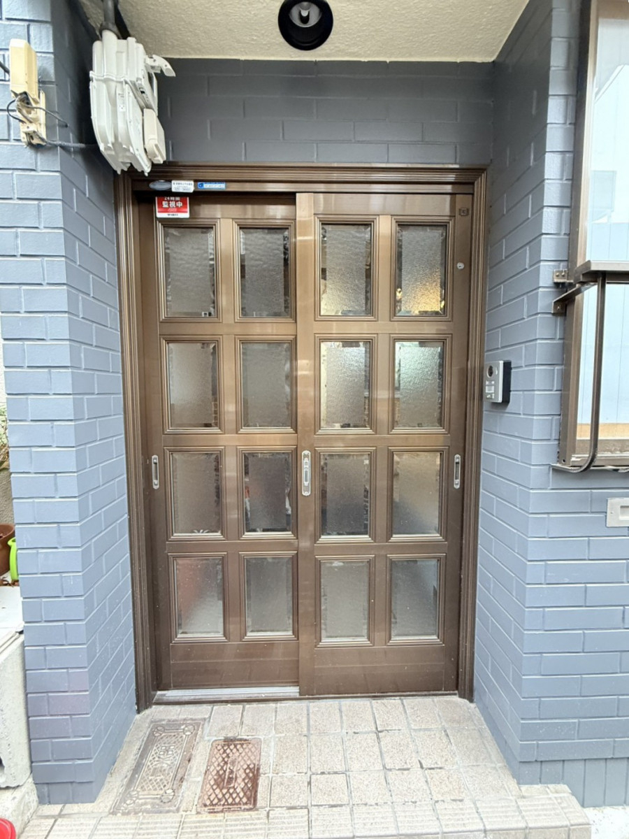 REGALO（レガロ）の機能性抜群！リシェント玄関ドア♪の施工前の写真1