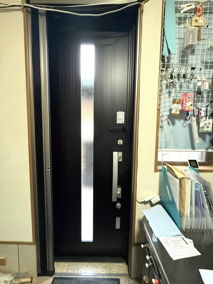 REGALO（レガロ）の老朽化した玄関ドアのお取替え！機能性抜群リシェント♪の施工後の写真2