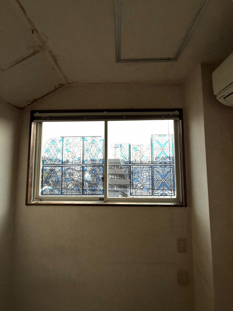 REGALO（レガロ）の割れたガラスのお取替え！の施工前の写真1