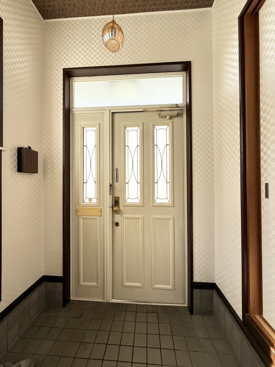 REGALO（レガロ）の開閉が困難、鍵がかかりにい、、老朽化した玄関ドアのお取替え！の施工前の写真2