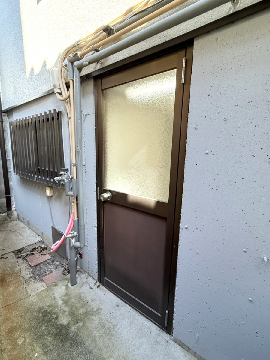 REGALO（レガロ）の採風、採光、簡単施工！リシェント勝手口ドア♪の施工前の写真1