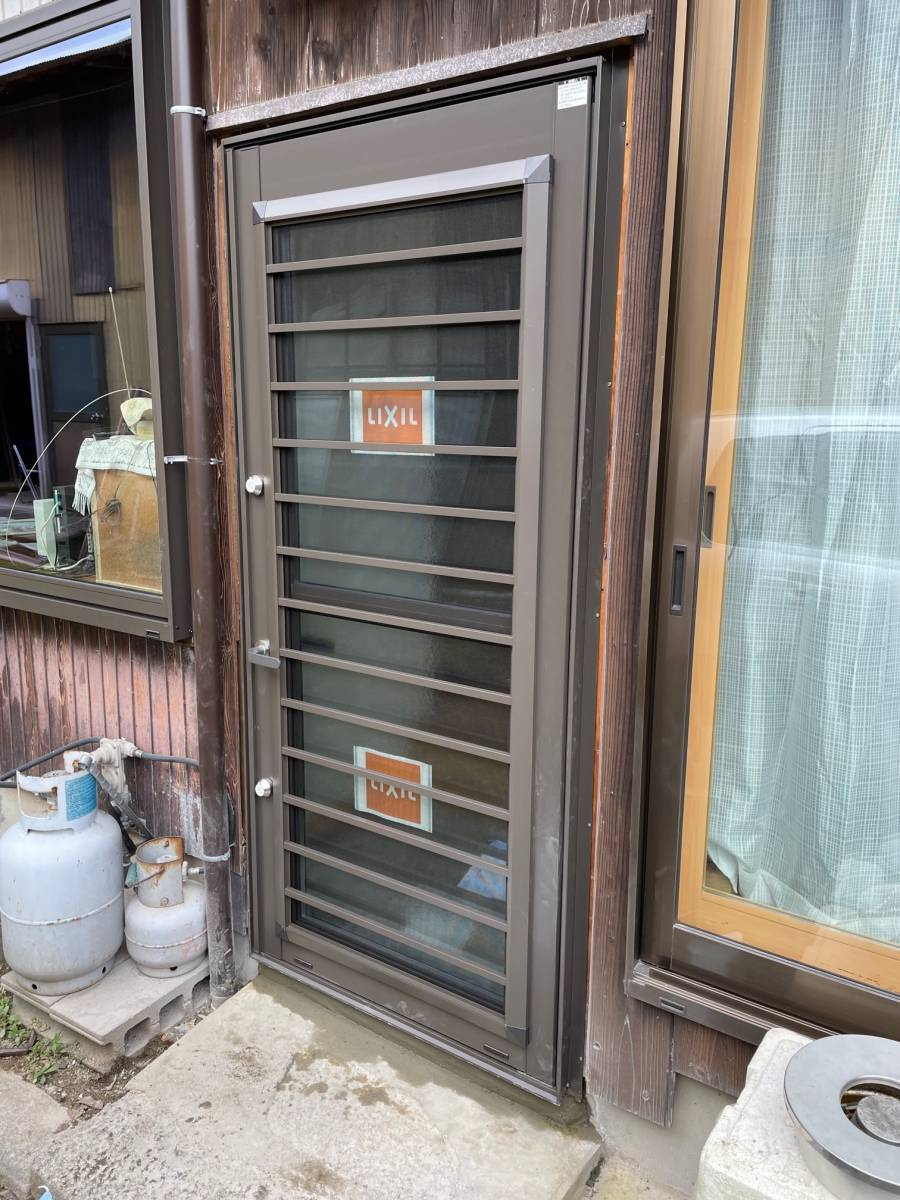 大西アルミ建材 京丹後店の採風勝手口ドアのご紹介の施工後の写真1
