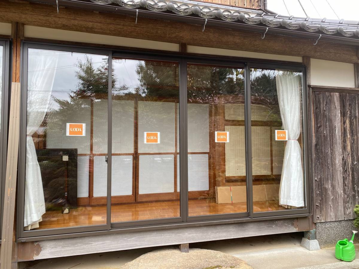 大西アルミ建材 京丹後店の大きな縁側を窓交換の施工後の写真2