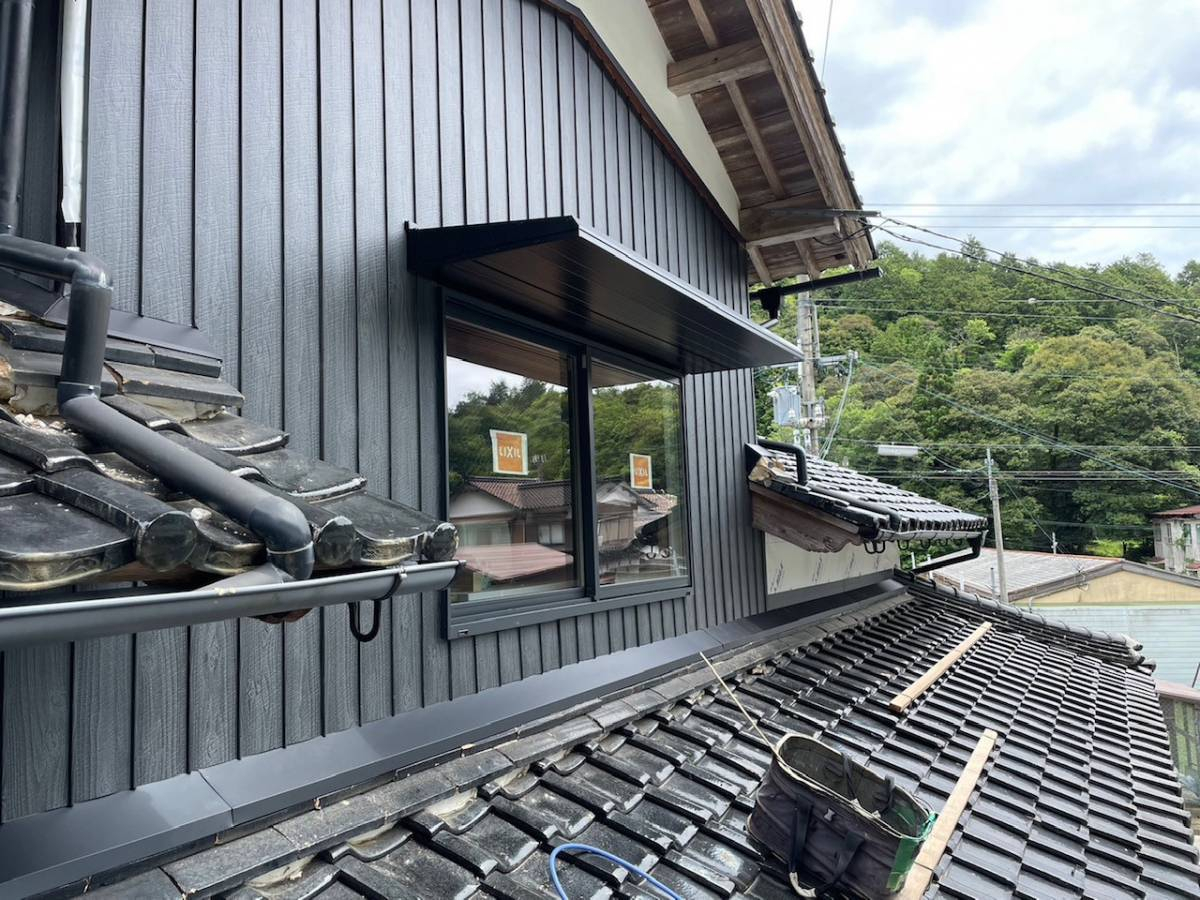 大西アルミ建材 京丹後店の窓にひさしが簡単に取付出来た😉の施工後の写真1