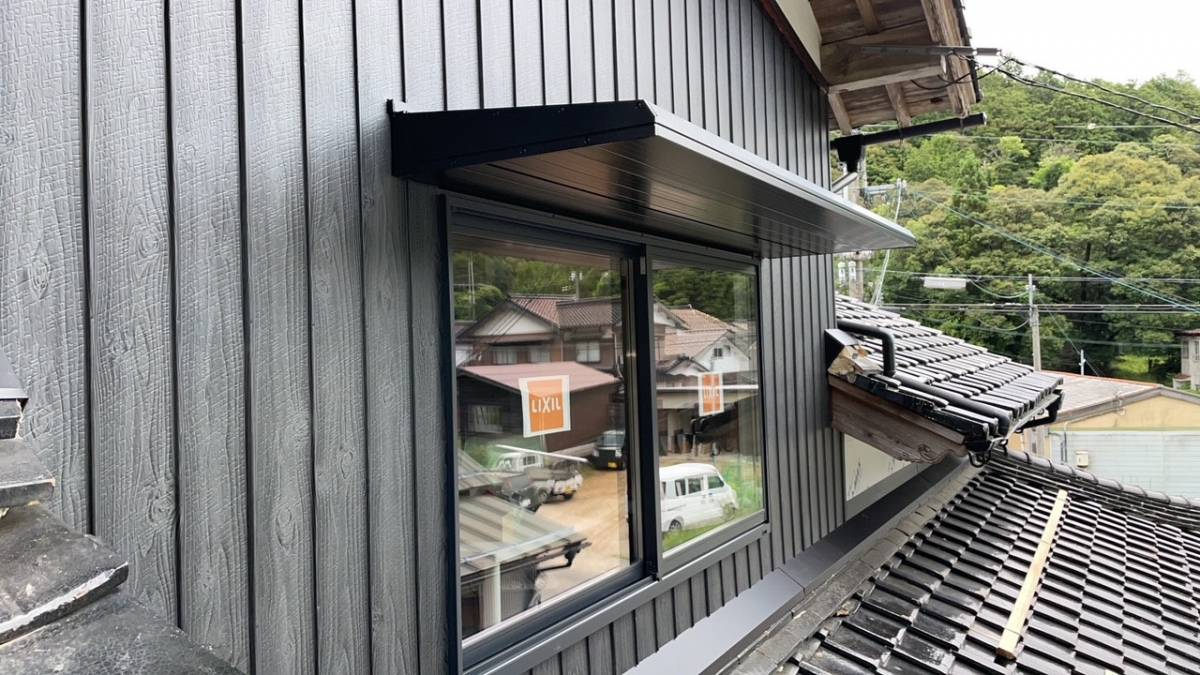 大西アルミ建材 京丹後店の窓にひさしが簡単に取付出来た😉の施工後の写真3