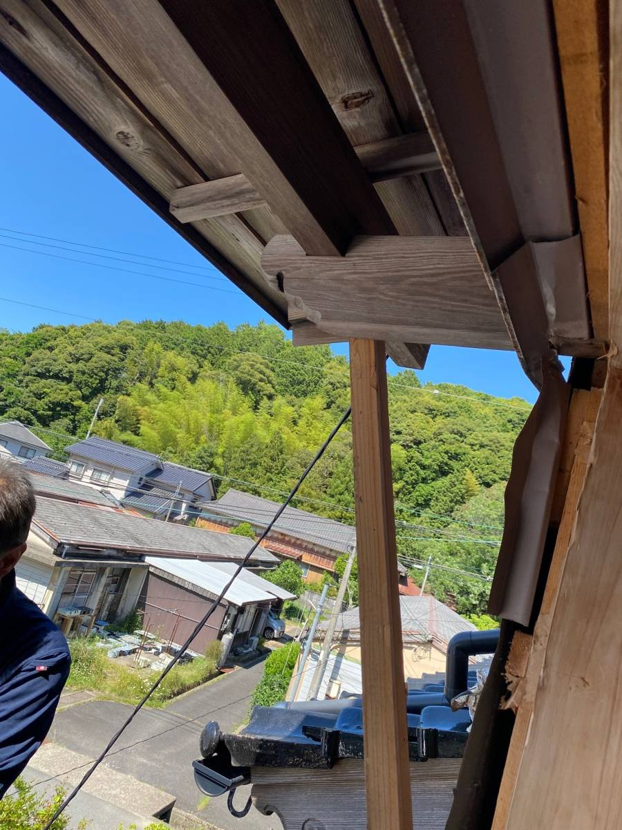 大西アルミ建材 京丹後店の窓にひさしが簡単に取付出来た😉の施工前の写真2