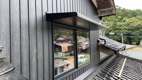 大西アルミ建材 京丹後店の窓にひさしが簡単に取付出来た😉施工事例写真1