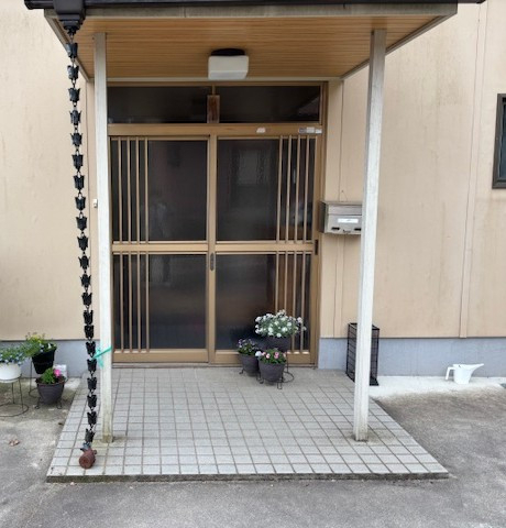 大西アルミ建材 京丹後店の玄関リフォームの施工前の写真1