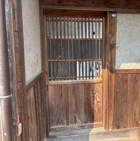 大西アルミ建材 京丹後店の木製玄関戸リフォームの施工前の写真1