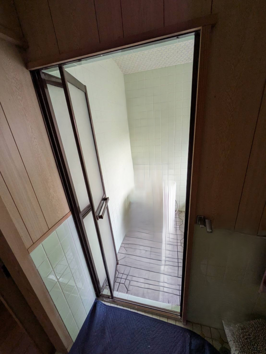 大西アルミ建材 京丹後店の浴室の入口戸大丈夫ですか?の施工前の写真1