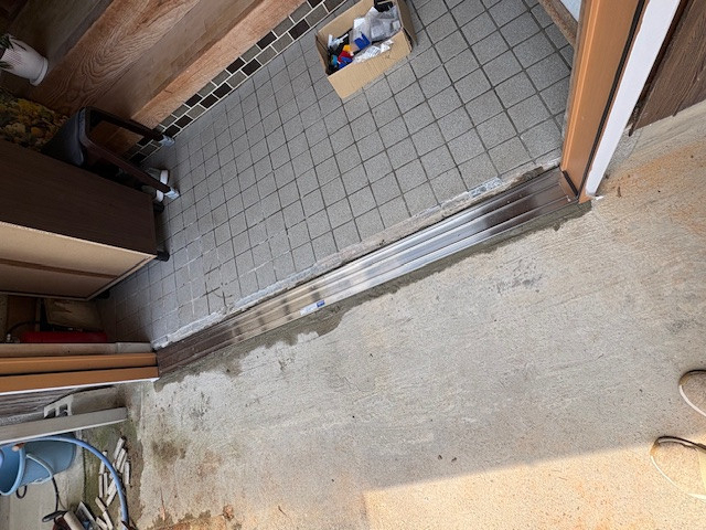 大西アルミ建材 京丹後店の玄関引き戸リフォーム(楽々引き手)の施工後の写真1