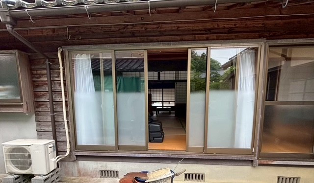 大西アルミ建材 京丹後店の木製窓を断熱窓に取替えの施工前の写真2