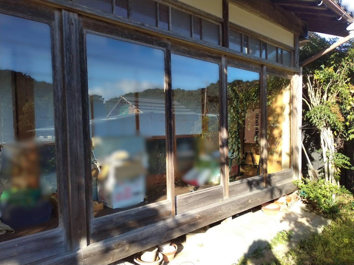 大西アルミ建材 京丹後店の縁側木製窓を補助金活用でお得！快適！の施工前の写真3