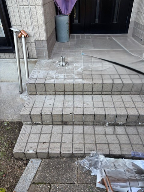 大西アルミ建材 京丹後店の手すり設置工事の施工前の写真1