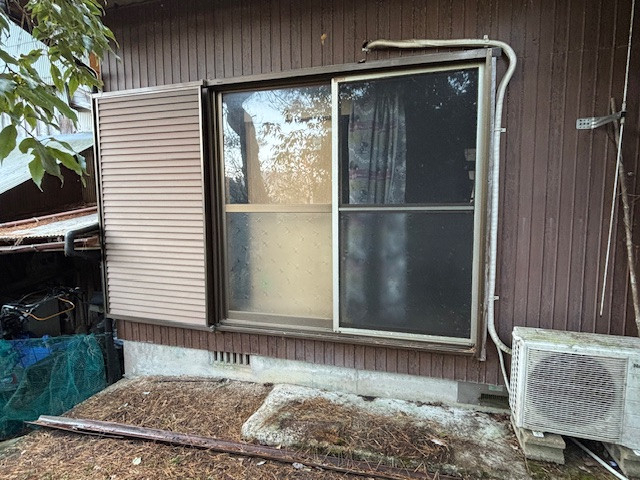 大西アルミ建材 京丹後店の雨戸付き窓も取替え出来ますの施工前の写真1