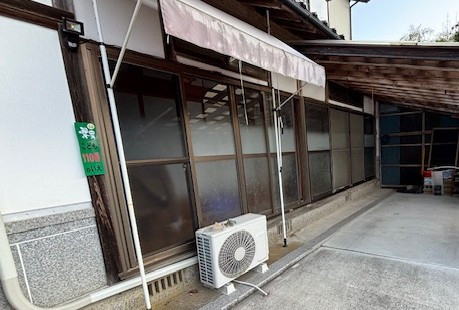大西アルミ建材 京丹後店の雨戸付き窓も取替え出来ますの施工前の写真2