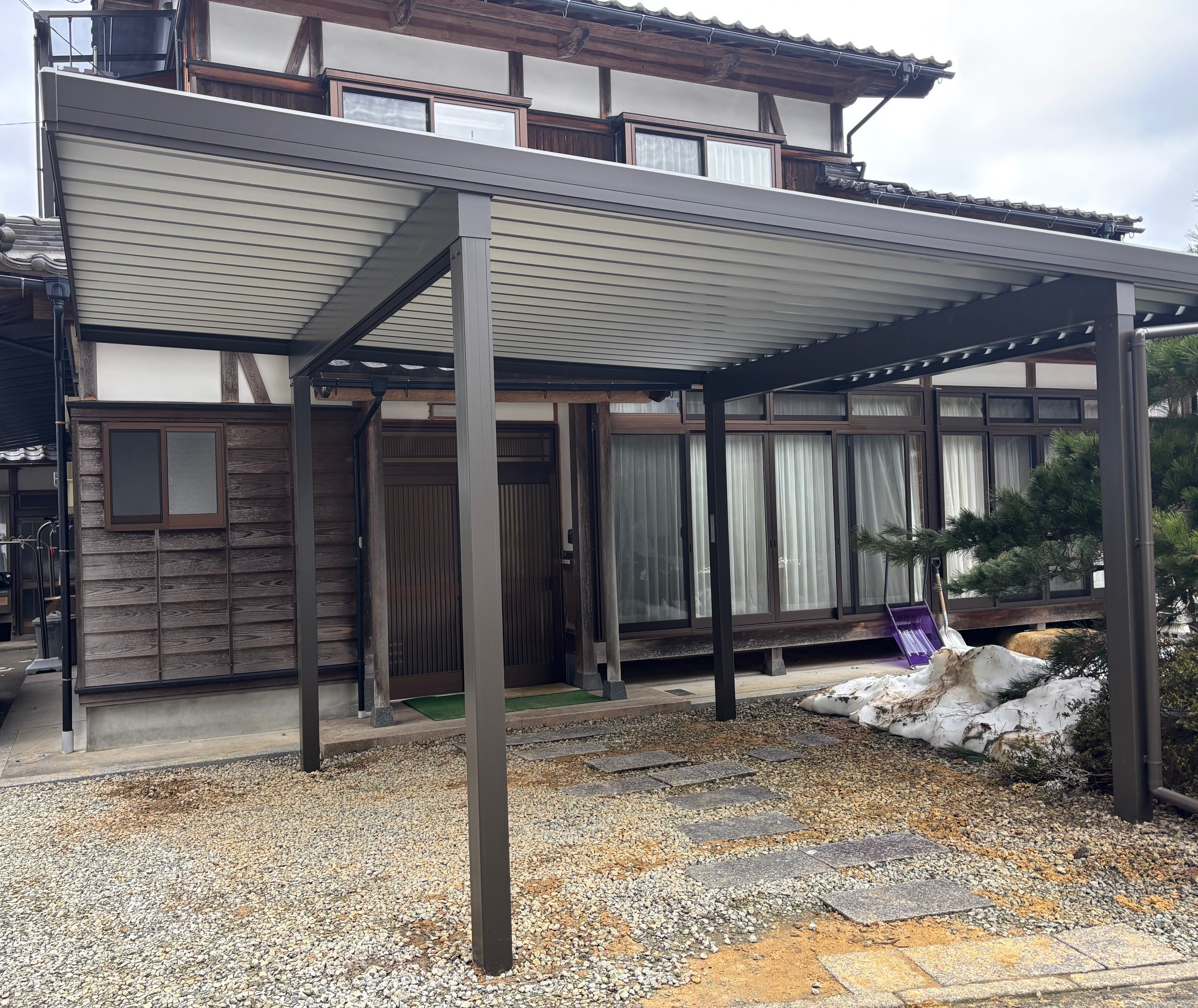 大西アルミ建材 京丹後店の雪かき軽減！積雪対応カーポートにお任せ！の施工後の写真1