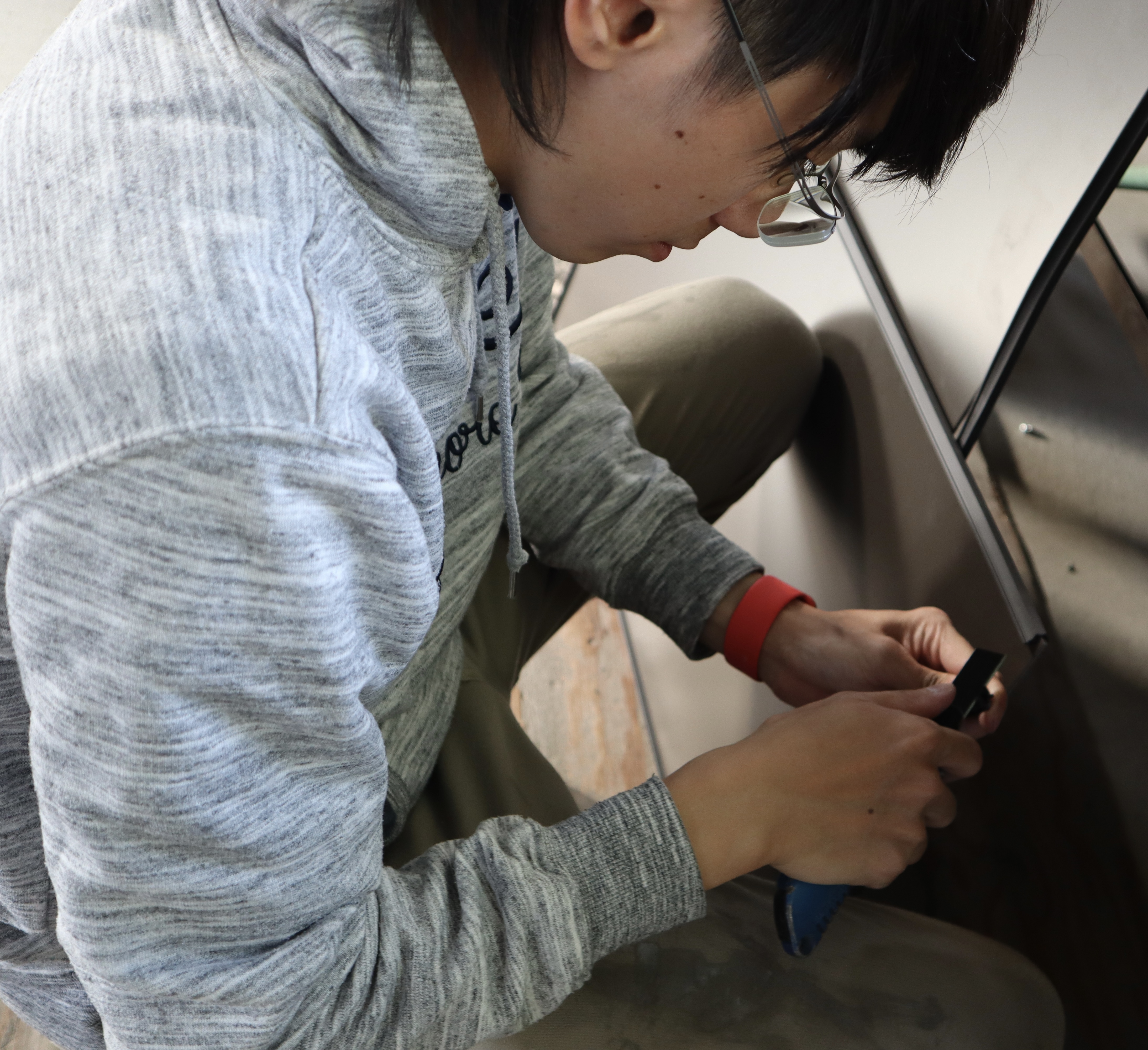 ミラーレスカメラでドア製作中の様子を撮影📸 トラス軽金属販売 津島店のブログ 写真4