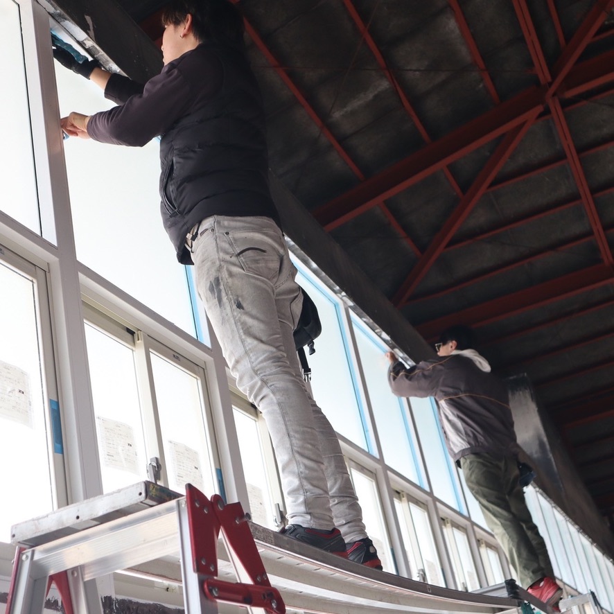 トラス軽金属販売 津島店の職人の技術力で大量の窓を取り付けの施工事例詳細写真2