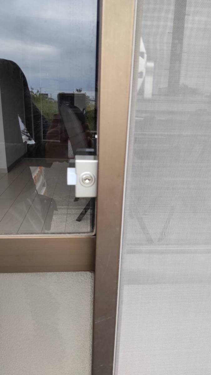 トラス軽金属販売 津島店のリビングの引き戸からよく出入りをするため外側から鍵を閉めれるようにしたいの施工後の写真2