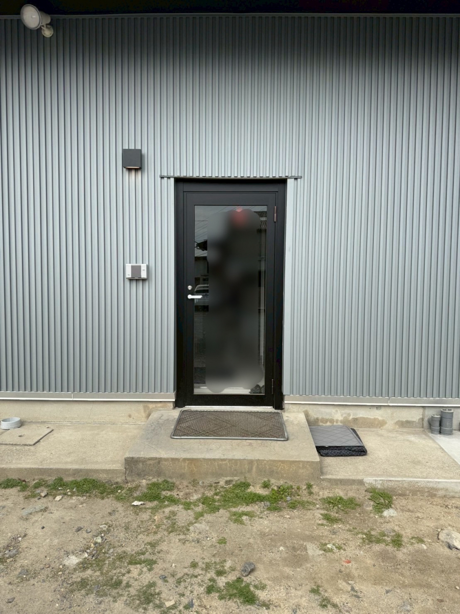 トラス軽金属販売 津島店の【自社製】庇取付の施工前の写真1