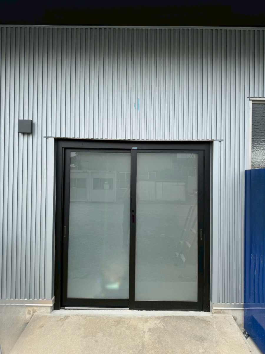 トラス軽金属販売 津島店の【自社製】庇取付の施工前の写真2