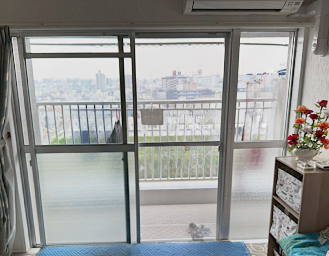トラス軽金属販売 津島店の【補助金対象】夏の暑さ対策にも！引違い窓とFIX窓の連窓に内窓を設置の施工前の写真1