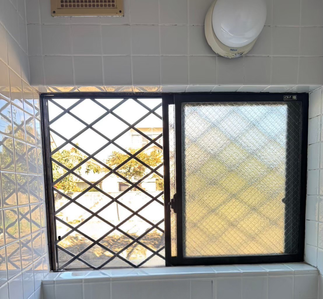 トラス軽金属販売 津島店の寒い季節に備えて！トイレと浴室の内窓リフォームでヒートショック対策の施工前の写真2