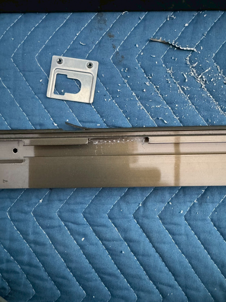 トラス軽金属販売 津島店の掃出し窓に外締り錠を後付け｜出入りが楽になり防犯性も向上🙋‍♀️の施工後の写真2