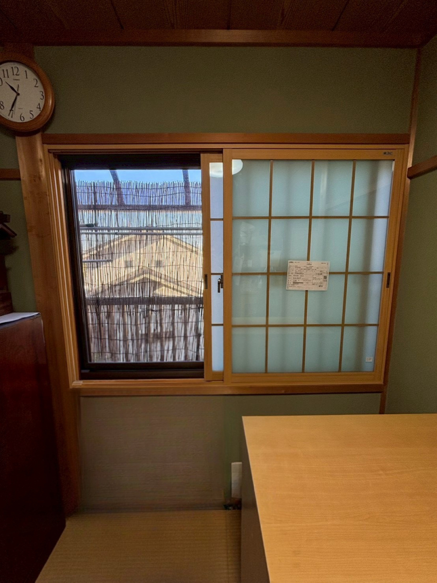 トラス軽金属販売 津島店の和室に最適✨和紙調ガラスのインプラスで断熱性向上⤴️補助金対応の内窓リフォームの施工後の写真1