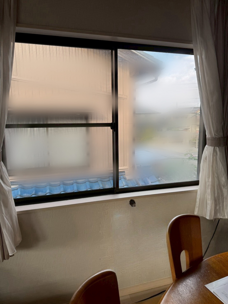 トラス軽金属販売 津島店の寒さ・結露を解消❗補助金を活用した内窓設置リフォームの施工前の写真1