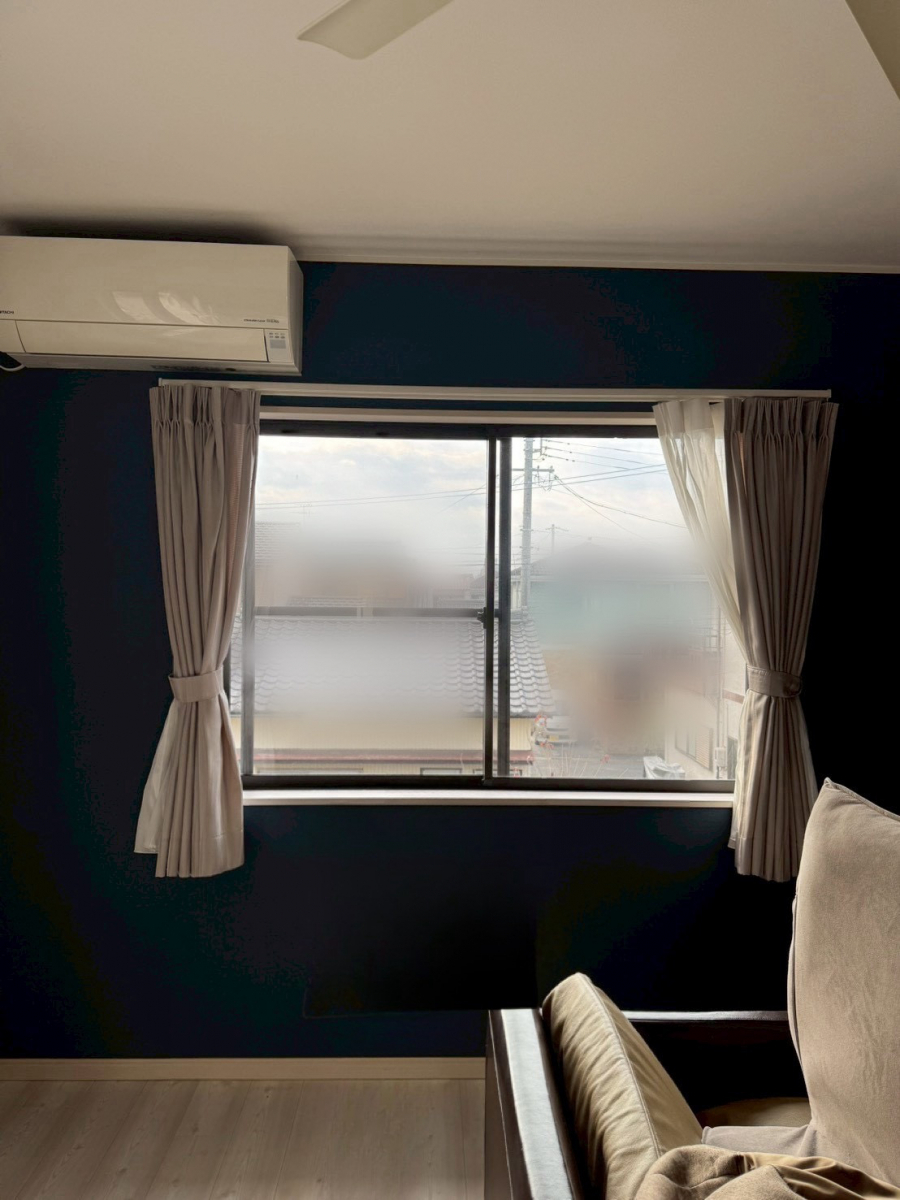 トラス軽金属販売 津島店の寒さ・結露を解消❗補助金を活用した内窓設置リフォームの施工前の写真2