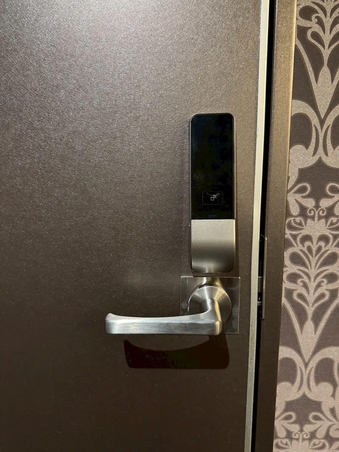 トラス軽金属販売 津島店のスチールドアの錠交換の施工後の写真1