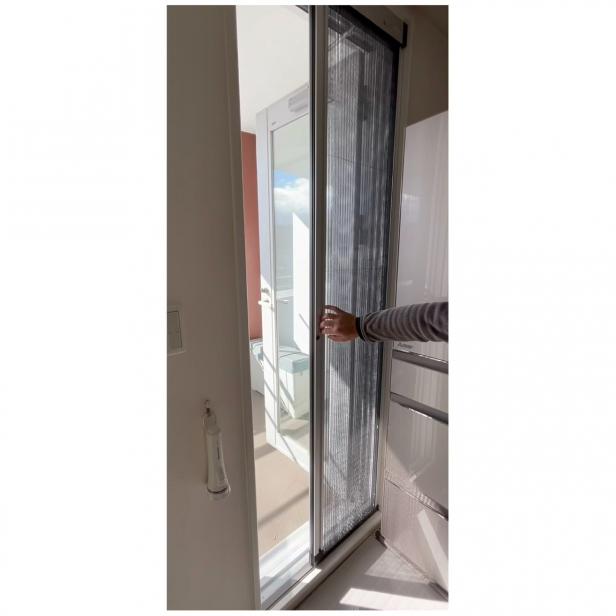 タケダアルミ建材のLIXILしまえるんですαの網戸本体交換の施工後の写真1