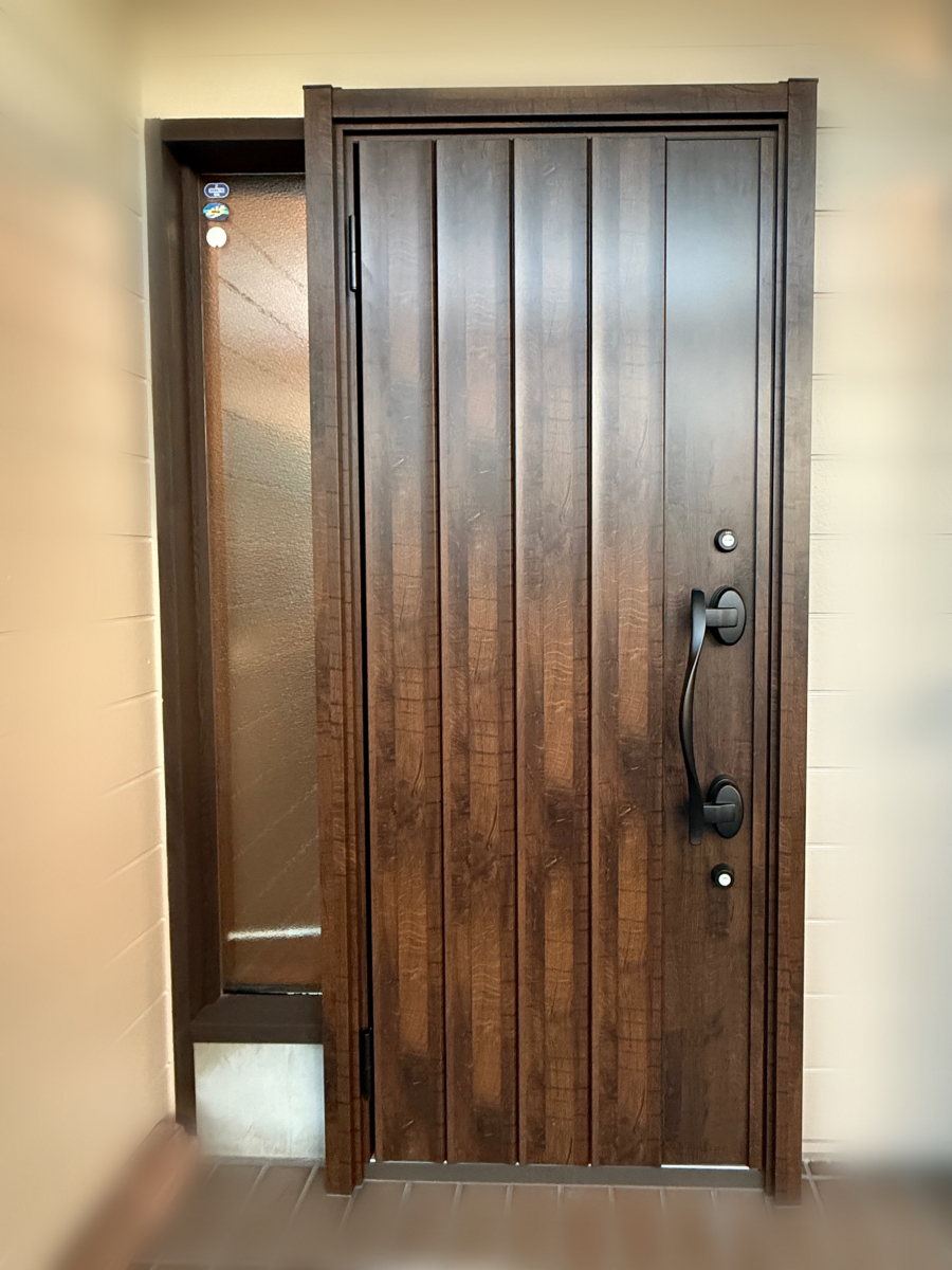 タケダアルミ建材の【玄関リシェント】断熱性能が向上したのはもちろんのこと、防犯性や機能性も改善✨玄関リフォーム🏠の施工後の写真1